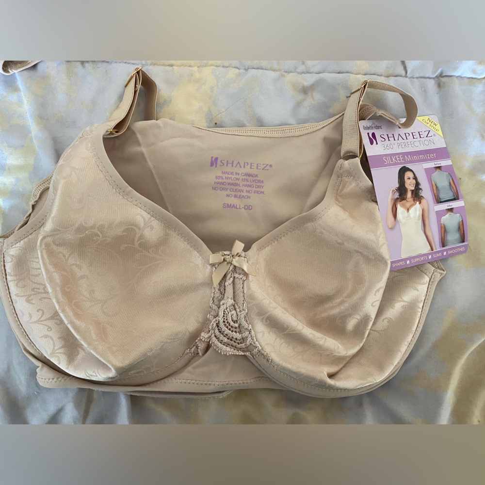 NWT!  Silkee Shapeez minimizer bra in small DD in nude